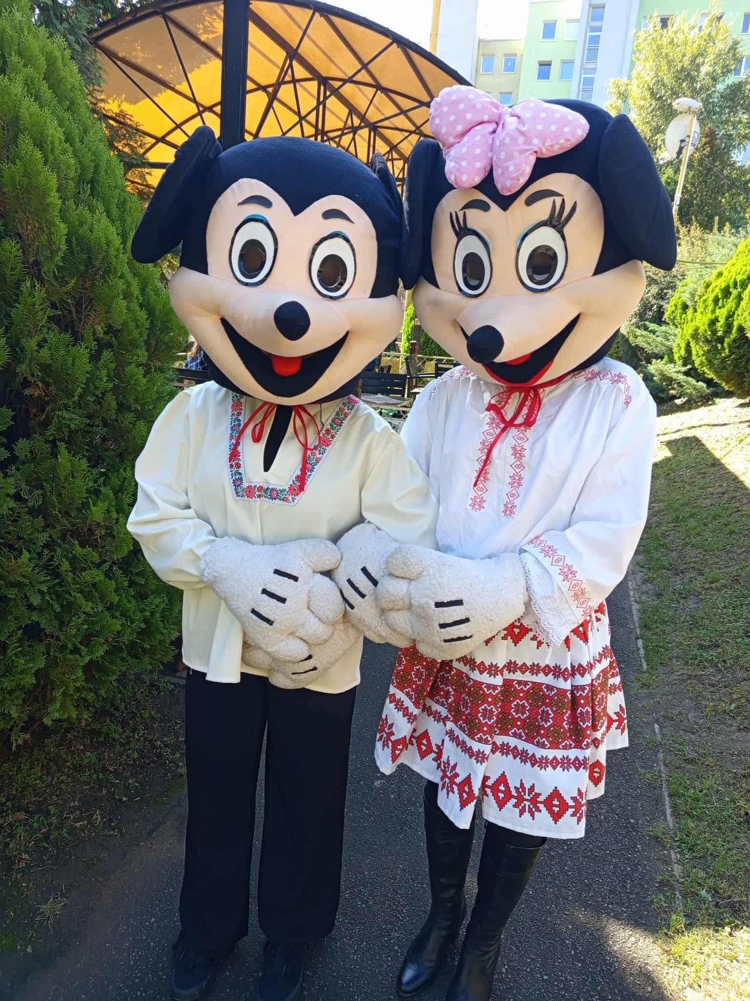 Minnie vo folklórnom oblečení naživo